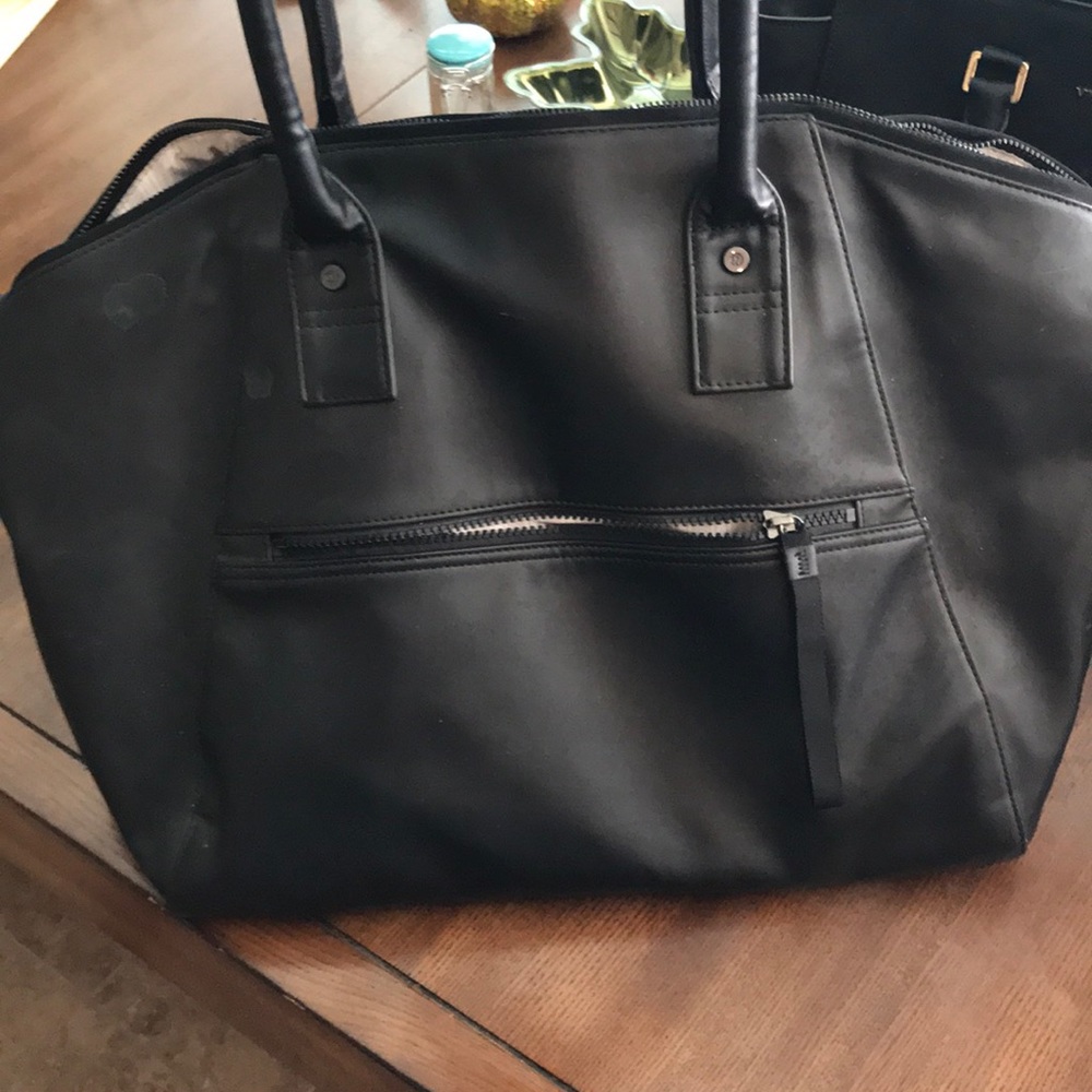 Lululemon overnight bag!